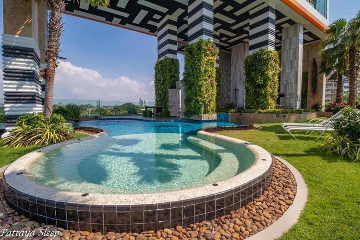 The Riviera Jomtien Pet Friendly Aparthotel Buitenkant foto